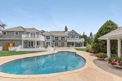 Deep South of the Highway in Sagaponack, half a mile from the - photo 6