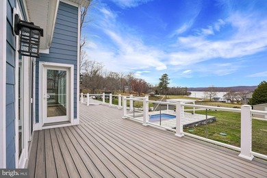 3 Finished Level Custom-built home with absolutely stunning - photo 47