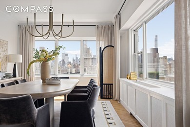 Graciously scaled and filled with natural light, Residence 17A - photo 4