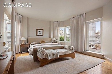 Graciously scaled and filled with natural light, Residence 17A - photo 8