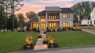 Exceptional Custom Lakeview Estate just moments from Bellwood - photo 2