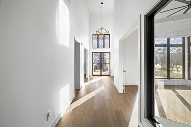 Exceptional Custom Lakeview Estate just moments from Bellwood - photo 9