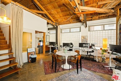 A rare opportunity to own a true piece of Venice history, 120 & - photo 16