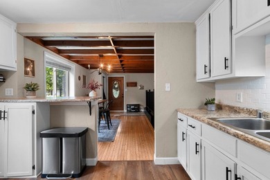 This completely updated 2 Bedroom has so much to offer! The main - photo 17