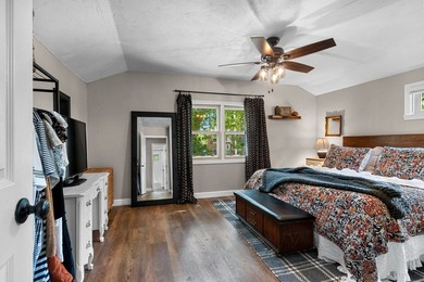 This completely updated 2 Bedroom has so much to offer! The main - photo 23