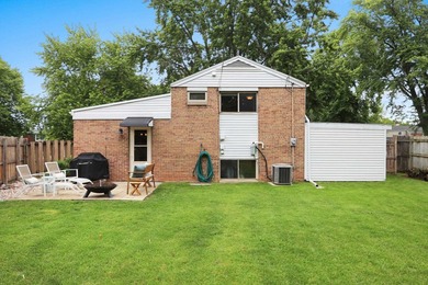 This completely updated 2 Bedroom has so much to offer! The main - photo 29