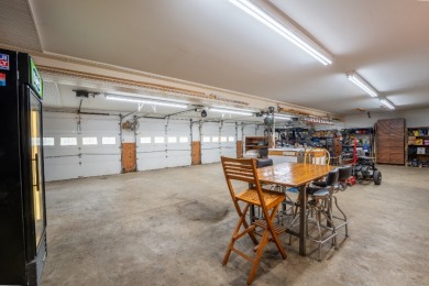 Stunning, Direct Lakeside Home w/4 Car Garage - photo 26