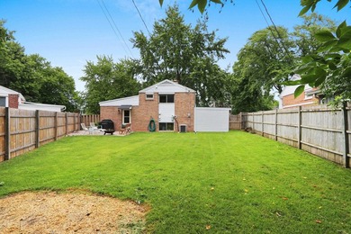 This completely updated 2 Bedroom has so much to offer! The main - photo 32