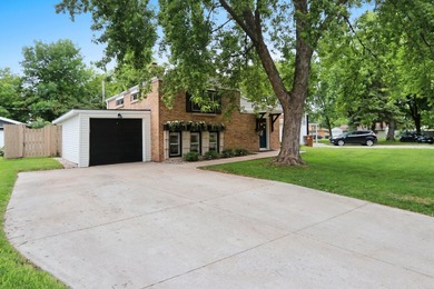 This completely updated 2 Bedroom has so much to offer! The main - photo 38