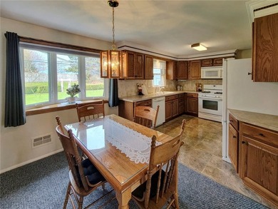 Welcome home to this meticulously maintained charmer! This home - photo 9