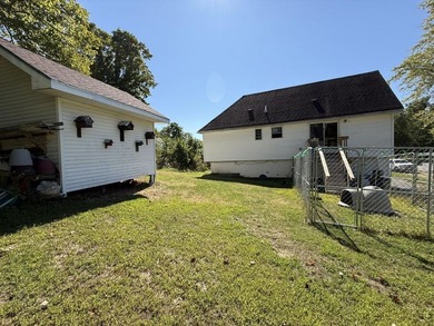 Affordable & Well-Maintained 3-Unit - Ideal for an - photo 7