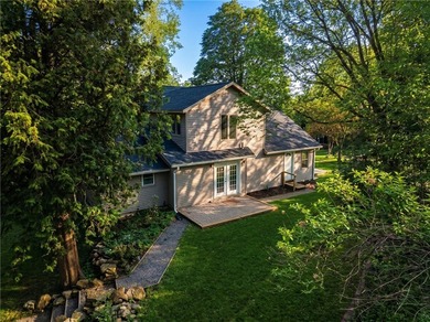 Experience the perfect blend of serene lakefront living and - photo 2