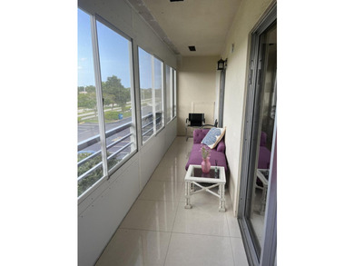 Rarely available Executive Model. Largest 1 bdr penthouse condo - photo 17
