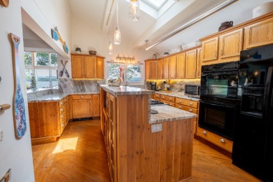 Stunning, Direct Lakeside Home w/4 Car Garage - photo 7