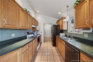 This property offers calm waters, 3 to 4 bedrooms, 3 full baths - photo 21
