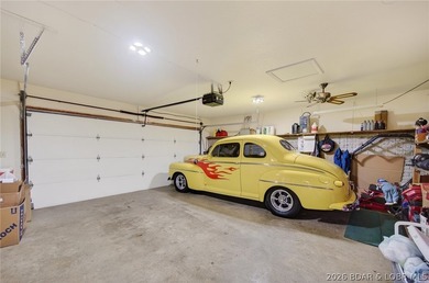 This property offers calm waters, 3 to 4 bedrooms, 3 full baths - photo 28