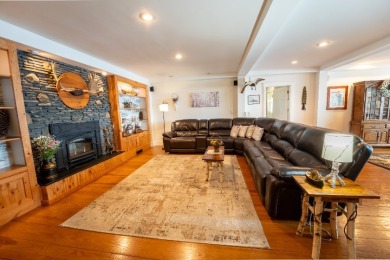 Stunning, Direct Lakeside Home w/4 Car Garage - photo 16