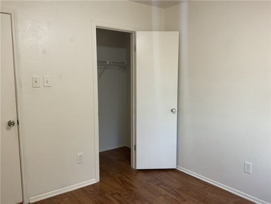 Move-In Ready! Charming 3-bedroom, 2-bath, 2-car garage home - photo 5