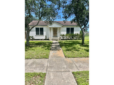 Cozy 2 bedroom 1 bath home with original hardwood floors - photo 1