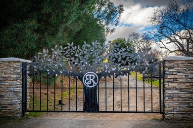 Located near Bear Valley Springs, the Black Oaks Ranch is a - photo 3