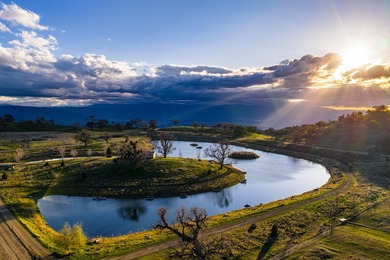 Located near Bear Valley Springs, the Black Oaks Ranch is a - photo 5