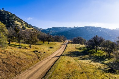 Located near Bear Valley Springs, the Black Oaks Ranch is a - photo 8