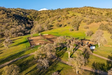 Located near Bear Valley Springs, the Black Oaks Ranch is a - photo 9