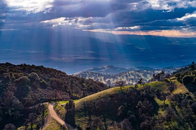 Located near Bear Valley Springs, the Black Oaks Ranch is a - photo 10