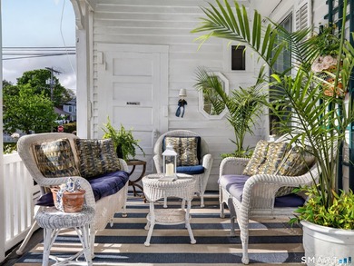 Located in the heart of New London's historic seaside district - photo 2