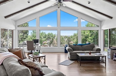 Welcome to this beautifully maintained home in the desirable - photo 3