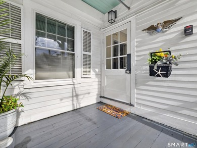Located in the heart of New London's historic seaside district - photo 5