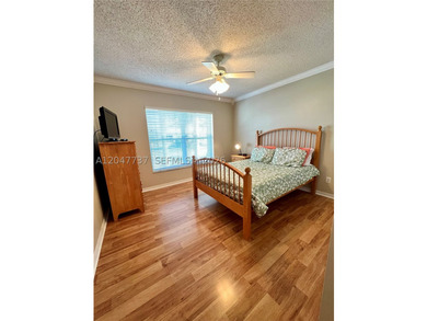Beautifully maintained 3 bedroom 2 bath single family home in - photo 11