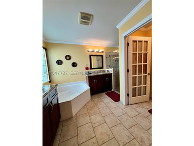 Beautifully maintained 3 bedroom 2 bath single family home in - photo 18