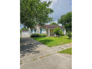 Fantastic find.....Great location, cute 2 bedroom/ large living - photo 2