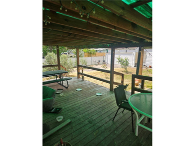 Fantastic find.....Great location, cute 2 bedroom/ large living - photo 4
