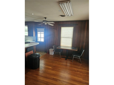 Fantastic find.....Great location, cute 2 bedroom/ large living - photo 6