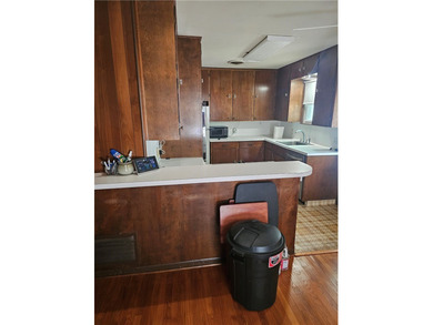 Fantastic find.....Great location, cute 2 bedroom/ large living - photo 7