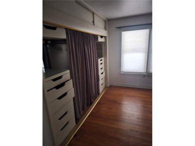 Fantastic find.....Great location, cute 2 bedroom/ large living - photo 10