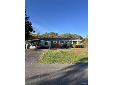 Lake Home For Sale in Guntersville, Alabama