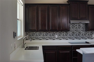 Price reduced! Seller motivated. Spacious 5 bedroom 3 bath home - photo 8