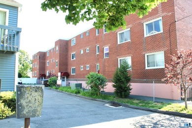 Endless possibilities in this 3 room 1 Bed condo located in East - photo 2