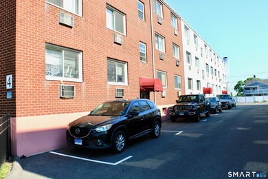 Endless possibilities in this 3 room 1 Bed condo located in East - photo 4