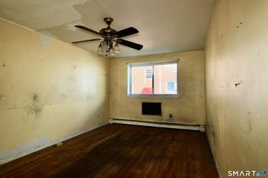 Endless possibilities in this 3 room 1 Bed condo located in East - photo 6