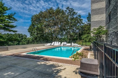 Triple-Mint High-Floor Corner Condo with Balcony, Water Views & - photo 14
