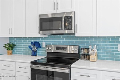 Welcome to **Sun Kissed**, a beautifully furnished 5-bedroom - photo 19