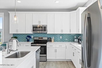 Welcome to **Sun Kissed**, a beautifully furnished 5-bedroom - photo 20