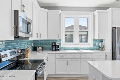 Welcome to **Sun Kissed**, a beautifully furnished 5-bedroom - photo 24