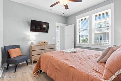 Welcome to **Sun Kissed**, a beautifully furnished 5-bedroom - photo 35