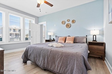 Welcome to **Sun Kissed**, a beautifully furnished 5-bedroom - photo 38
