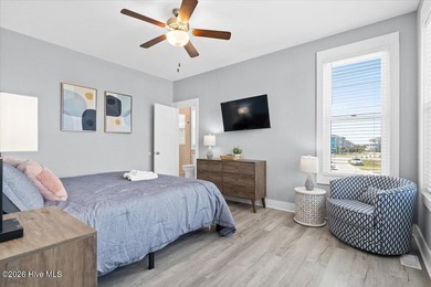 Welcome to **Sun Kissed**, a beautifully furnished 5-bedroom - photo 43
